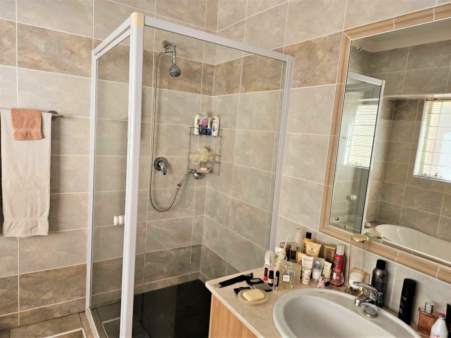 4 Bedroom Property for Sale in Kosmos North West